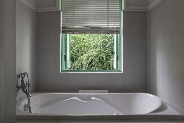 Fiberglass Tub Installation in Chesterland